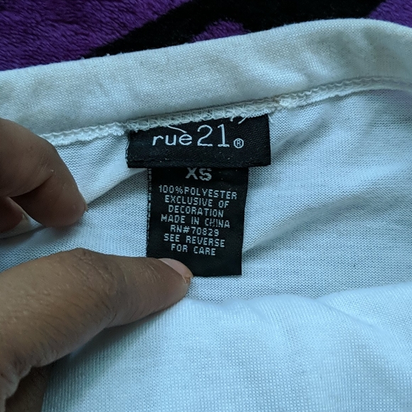 White top - Picture 2 of 2